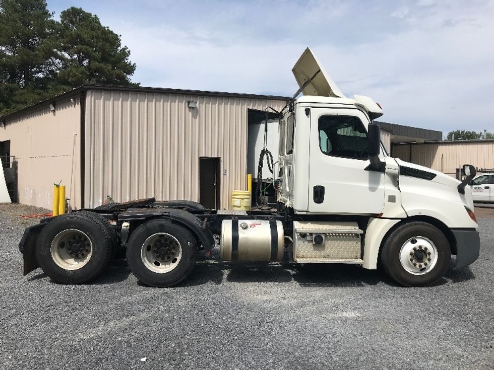 Day Cab Tractor-Heavy Duty Tractors-Freightliner-2018-T12664ST-Cleveland-TN-385,711\n\t\tmiles-$ 51,000 - Image 8