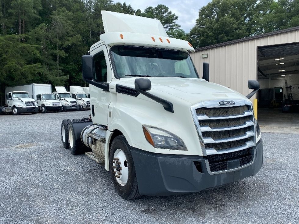 Day Cab Tractor-Heavy Duty Tractors-Freightliner-2018-T12664ST-Cleveland-TN-400,307\n\t\tmiles-$ 35,000 - Image 1