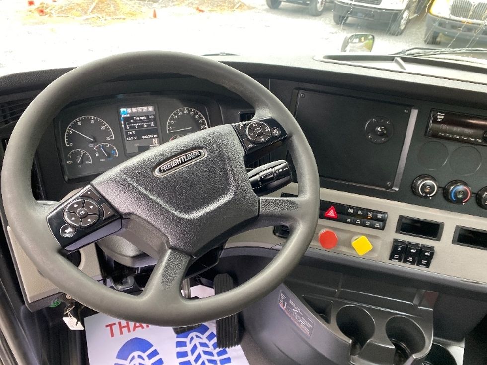 Day Cab Tractor-Heavy Duty Tractors-Freightliner-2018-T12664ST-Cleveland-TN-400,307\n\t\tmiles-$ 35,000 - Image 11
