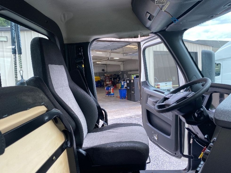 Day Cab Tractor-Heavy Duty Tractors-Freightliner-2018-T12664ST-Cleveland-TN-400,307\n\t\tmiles-$ 35,000 - Image 14