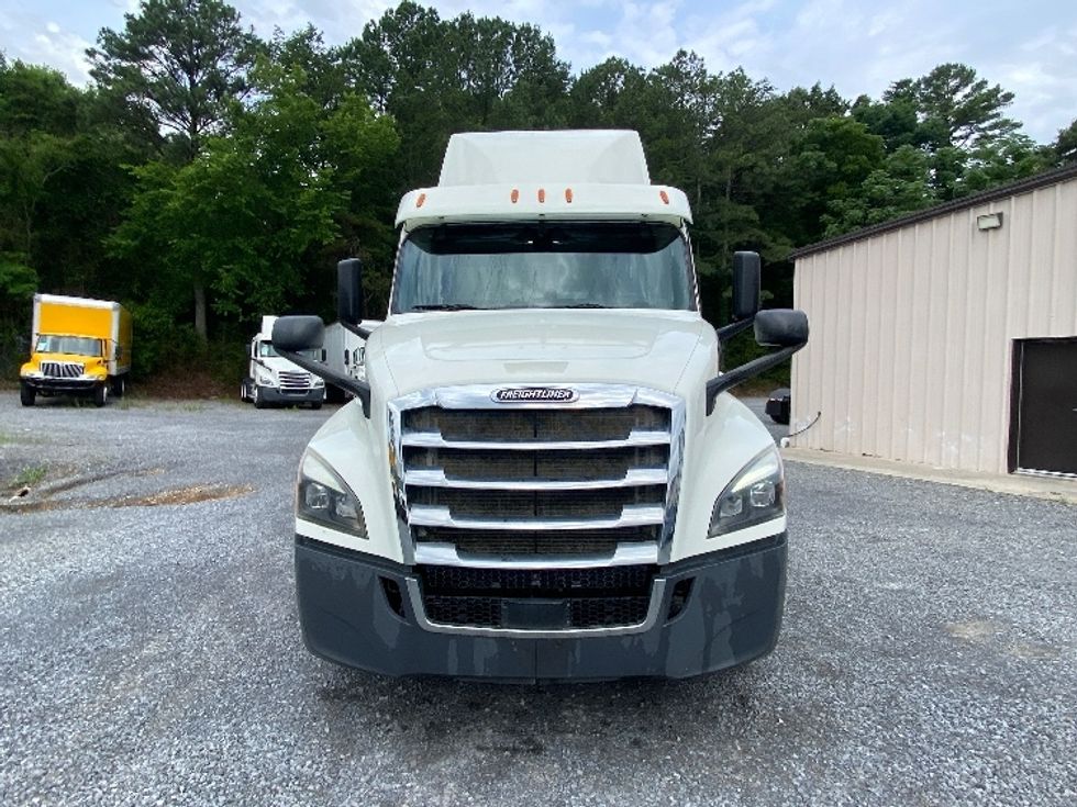 Day Cab Tractor-Heavy Duty Tractors-Freightliner-2018-T12664ST-Cleveland-TN-400,307\n\t\tmiles-$ 35,000 - Image 2