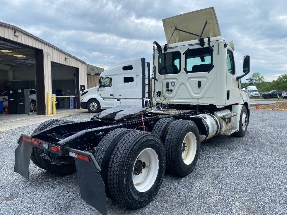 Day Cab Tractor-Heavy Duty Tractors-Freightliner-2018-T12664ST-Cleveland-TN-400,307\n\t\tmiles-$ 35,000 - Image 7