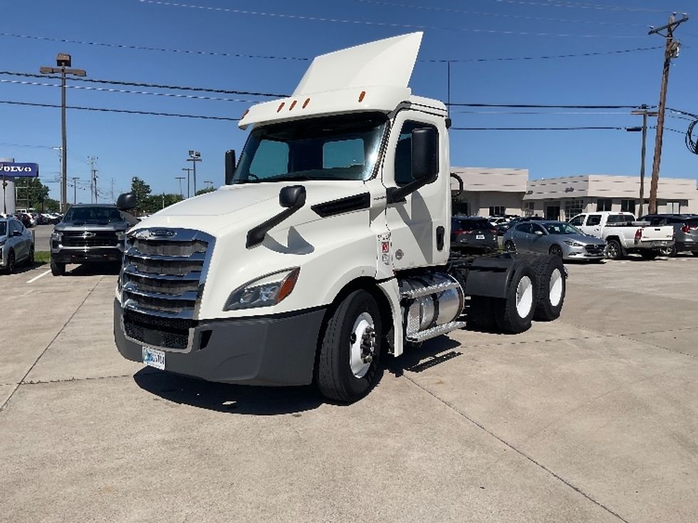 Day Cab Tractor-Heavy Duty Tractors-Freightliner-2018-T12664ST-Cleveland-TN-538,876\n\t\tmiles-$ 30,250 - Image 1