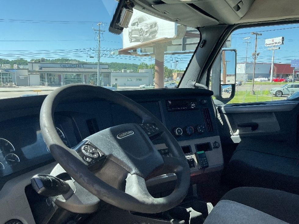 Day Cab Tractor-Heavy Duty Tractors-Freightliner-2018-T12664ST-Cleveland-TN-538,876\n\t\tmiles-$ 30,250 - Image 10