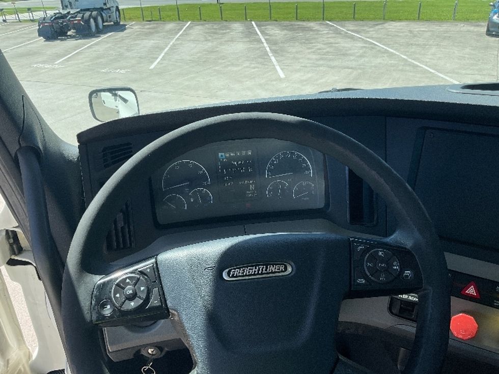 Day Cab Tractor-Heavy Duty Tractors-Freightliner-2018-T12664ST-Cleveland-TN-538,876\n\t\tmiles-$ 30,250 - Image 11
