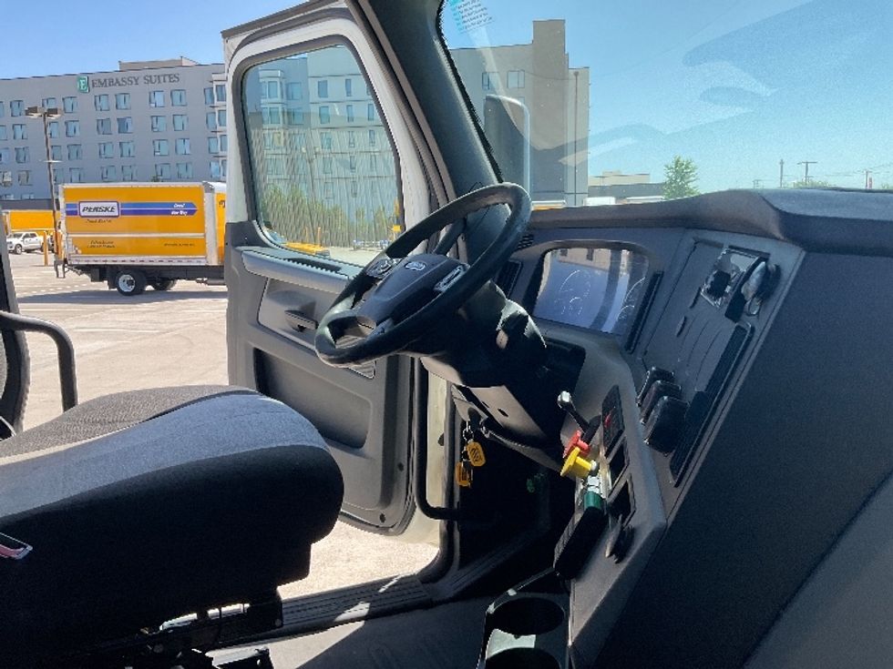 Day Cab Tractor-Heavy Duty Tractors-Freightliner-2018-T12664ST-Cleveland-TN-538,876\n\t\tmiles-$ 30,250 - Image 14