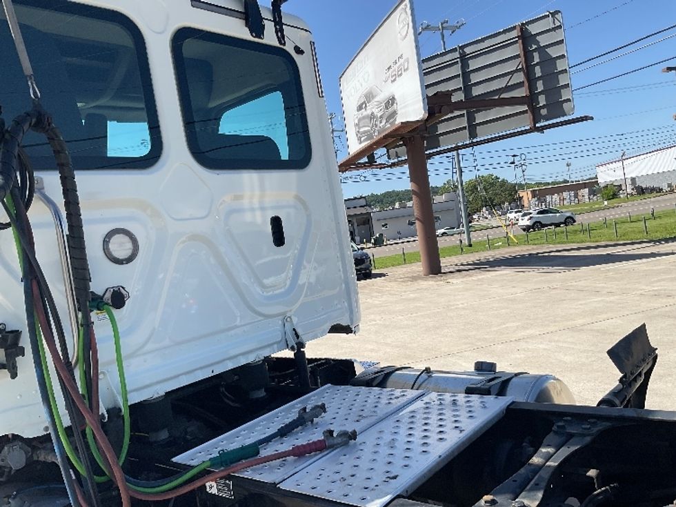 Day Cab Tractor-Heavy Duty Tractors-Freightliner-2018-T12664ST-Cleveland-TN-538,876\n\t\tmiles-$ 30,250 - Image 18