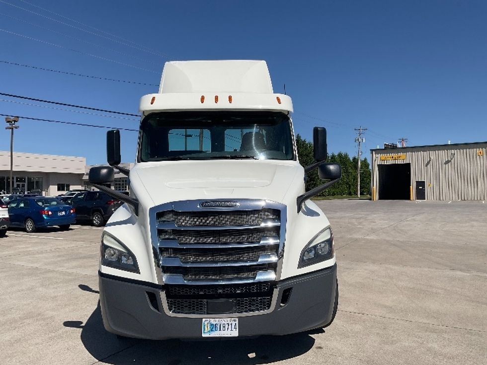 Day Cab Tractor-Heavy Duty Tractors-Freightliner-2018-T12664ST-Cleveland-TN-538,876\n\t\tmiles-$ 30,250 - Image 2