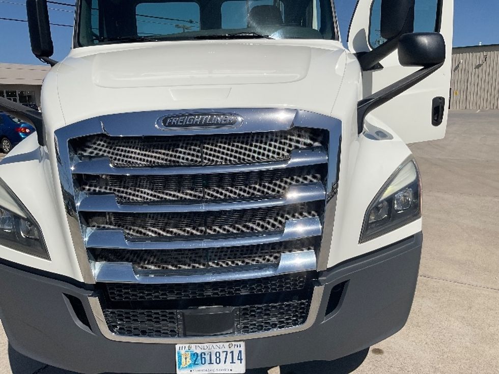 Day Cab Tractor-Heavy Duty Tractors-Freightliner-2018-T12664ST-Cleveland-TN-538,876\n\t\tmiles-$ 30,250 - Image 21