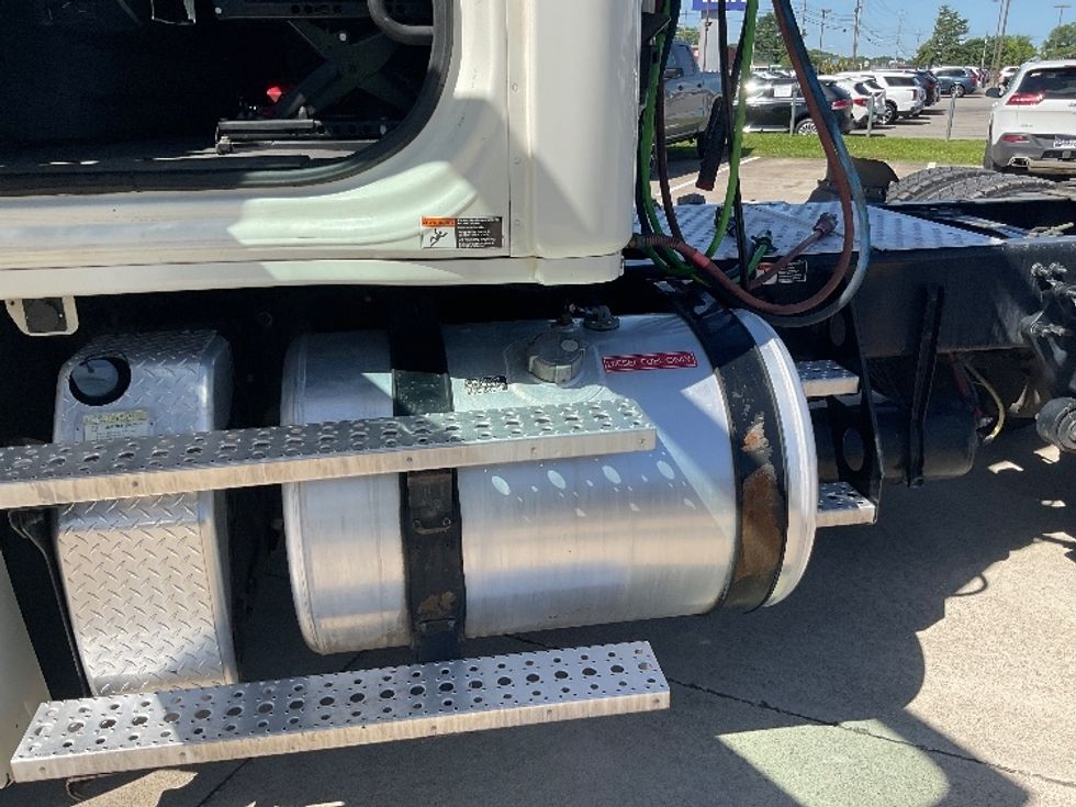 Day Cab Tractor-Heavy Duty Tractors-Freightliner-2018-T12664ST-Cleveland-TN-538,876\n\t\tmiles-$ 30,250 - Image 22
