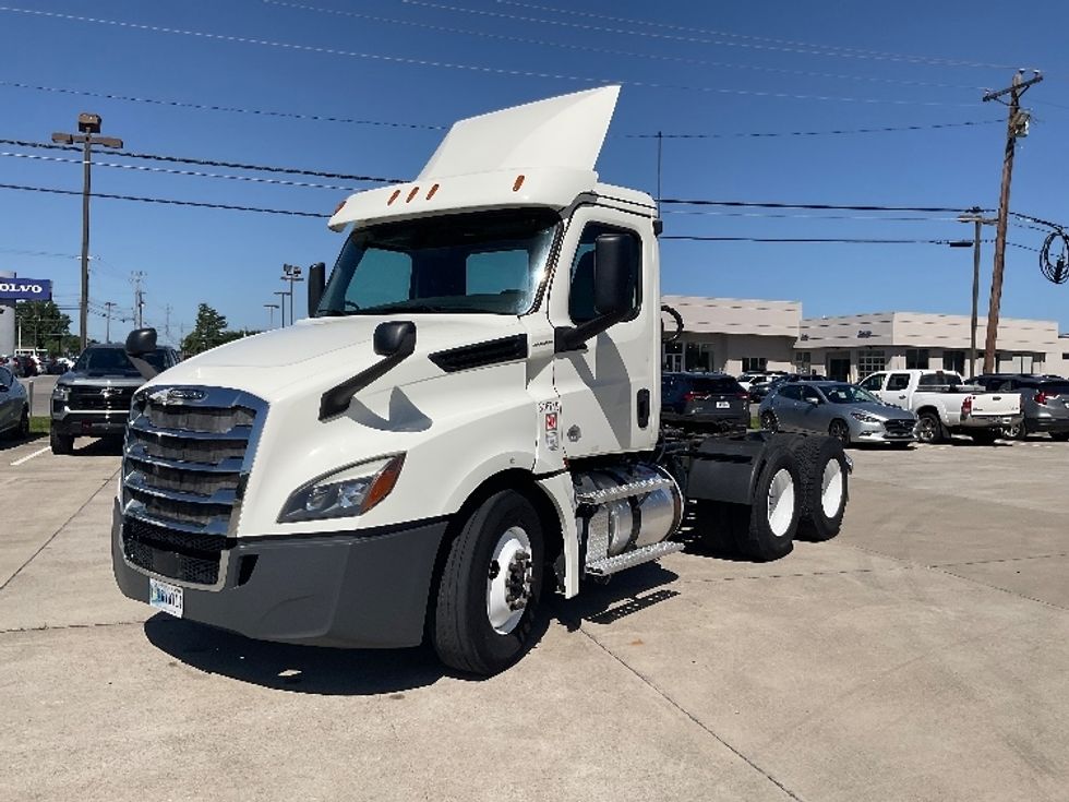 Day Cab Tractor-Heavy Duty Tractors-Freightliner-2018-T12664ST-Cleveland-TN-538,876\n\t\tmiles-$ 30,250 - Image 3