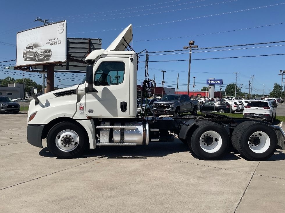 Day Cab Tractor-Heavy Duty Tractors-Freightliner-2018-T12664ST-Cleveland-TN-538,876\n\t\tmiles-$ 30,250 - Image 4