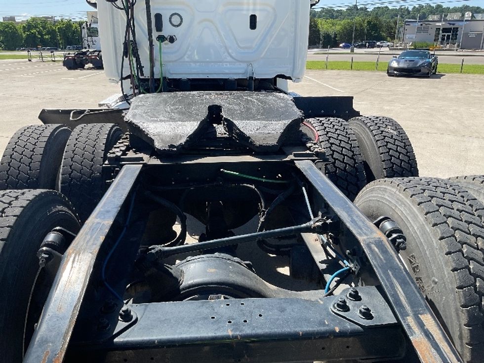 Day Cab Tractor-Heavy Duty Tractors-Freightliner-2018-T12664ST-Cleveland-TN-538,876\n\t\tmiles-$ 30,250 - Image 6