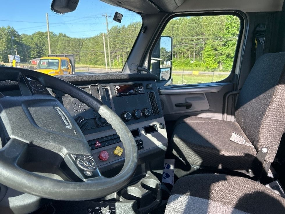 Day Cab Tractor-Heavy Duty Tractors-Freightliner-2018-T12664ST-Cleveland-TN-541,132\n\t\tmiles-$ 37,000 - Image 10