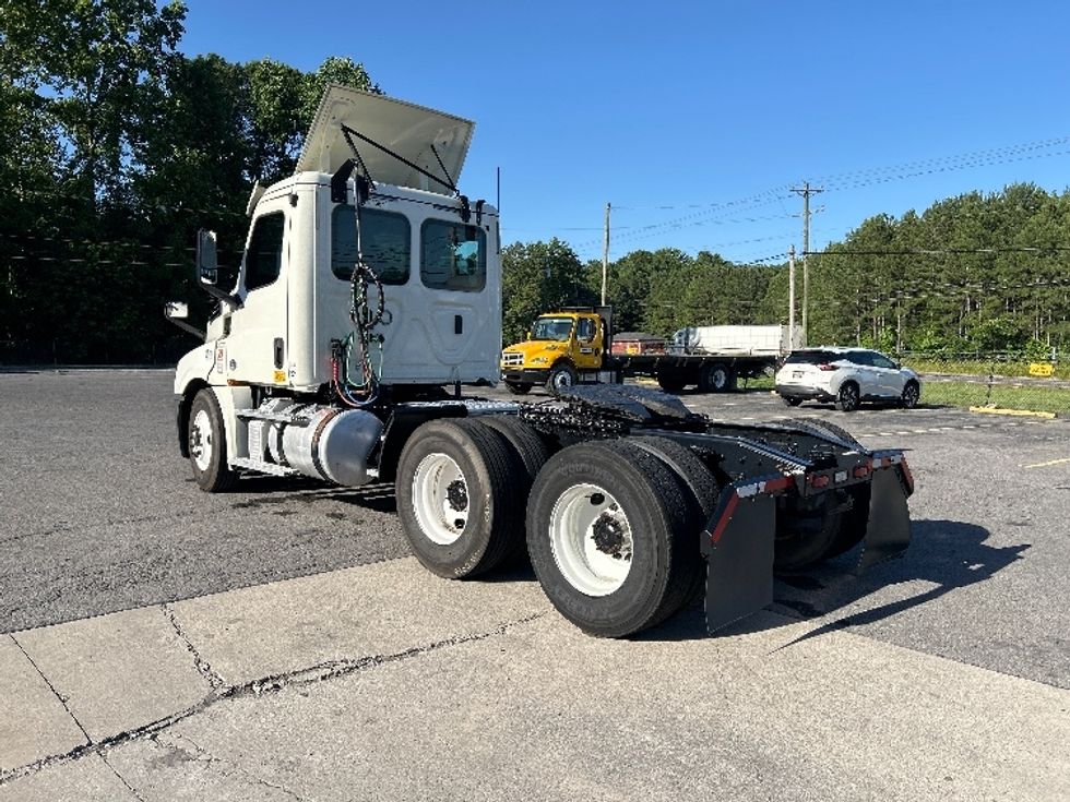 Day Cab Tractor-Heavy Duty Tractors-Freightliner-2018-T12664ST-Cleveland-TN-541,132\n\t\tmiles-$ 37,000 - Image 5