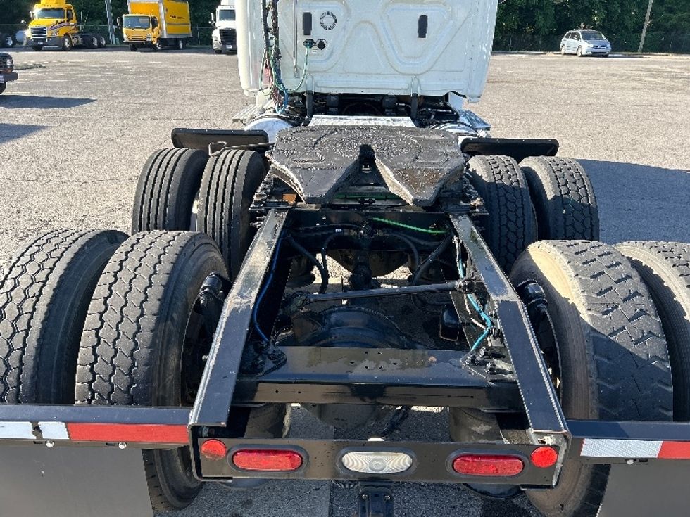 Day Cab Tractor-Heavy Duty Tractors-Freightliner-2018-T12664ST-Cleveland-TN-541,132\n\t\tmiles-$ 37,000 - Image 6
