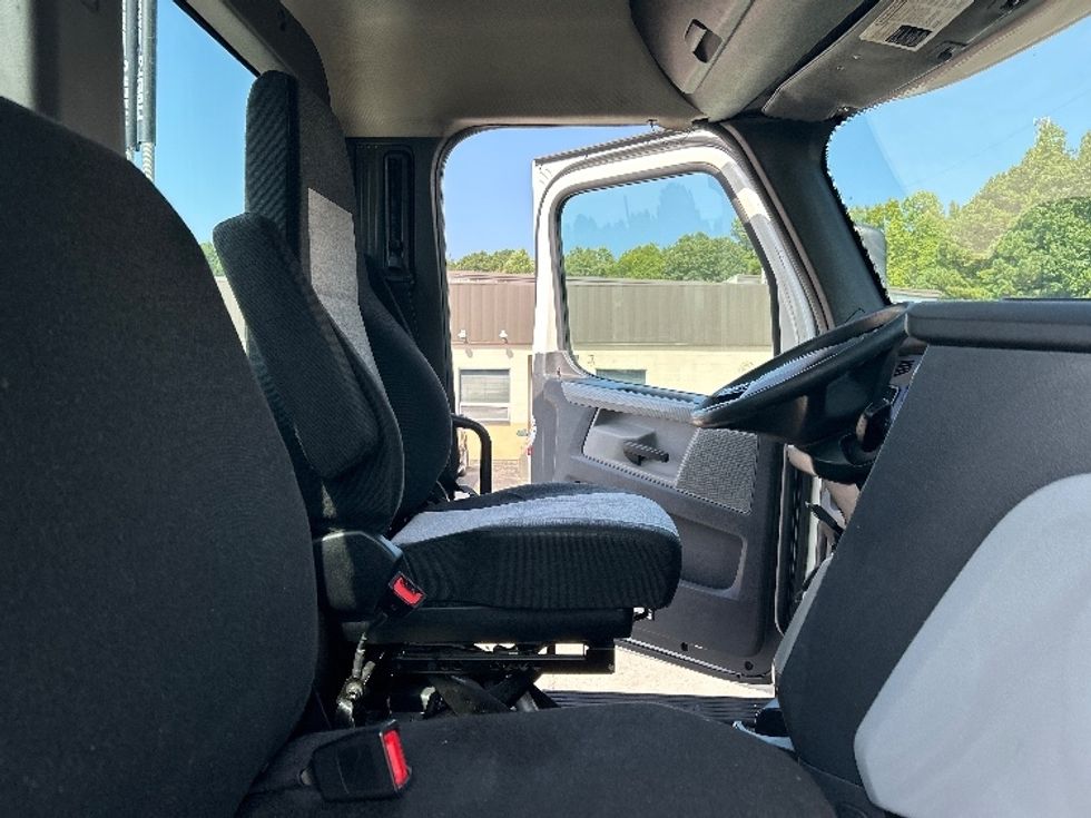 Day Cab Tractor-Heavy Duty Tractors-Freightliner-2018-T12664ST-Cleveland-TN-819,694\n\t\tmiles-$ 27,500 - Image 14