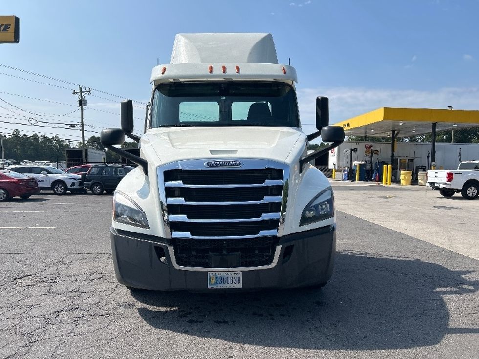Day Cab Tractor-Heavy Duty Tractors-Freightliner-2018-T12664ST-Cleveland-TN-819,694\n\t\tmiles-$ 27,500 - Image 2