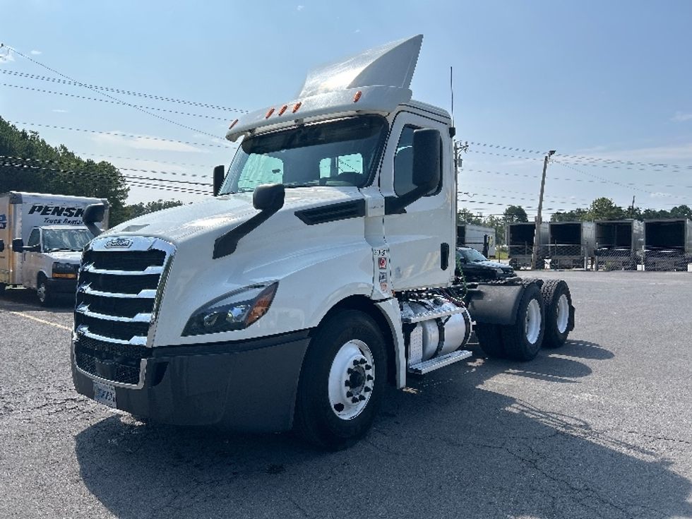 Day Cab Tractor-Heavy Duty Tractors-Freightliner-2018-T12664ST-Cleveland-TN-819,694\n\t\tmiles-$ 27,500 - Image 3