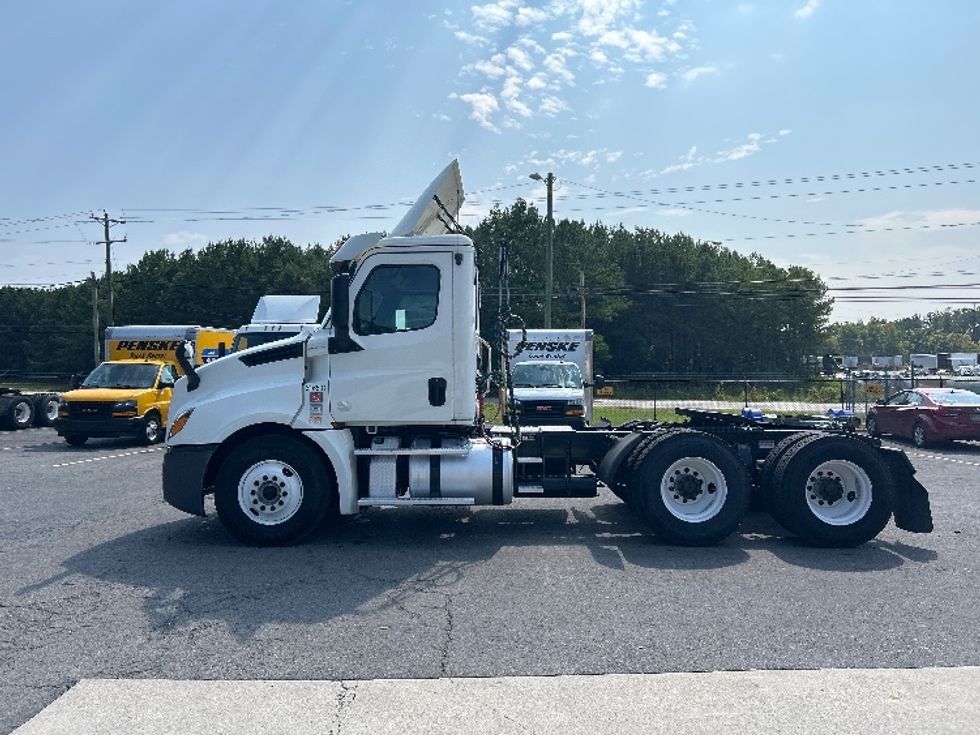 Day Cab Tractor-Heavy Duty Tractors-Freightliner-2018-T12664ST-Cleveland-TN-819,694\n\t\tmiles-$ 27,500 - Image 4