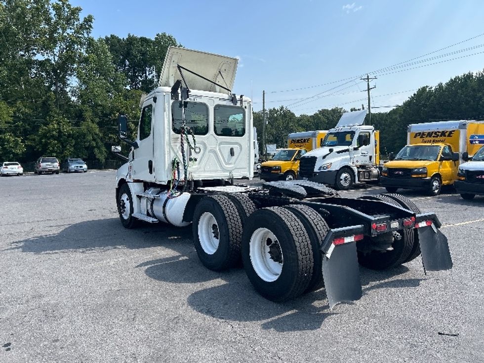 Day Cab Tractor-Heavy Duty Tractors-Freightliner-2018-T12664ST-Cleveland-TN-819,694\n\t\tmiles-$ 27,500 - Image 5