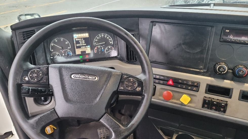 Day Cab Tractor-Heavy Duty Tractors-Freightliner-2018-T12664ST-Columbus-GA-594,816\n\t\tmiles-$ 34,750 - Image 11