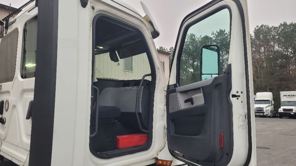 Day Cab Tractor-Heavy Duty Tractors-Freightliner-2018-T12664ST-Columbus-GA-594,816\n\t\tmiles-$ 34,750 - Image 12