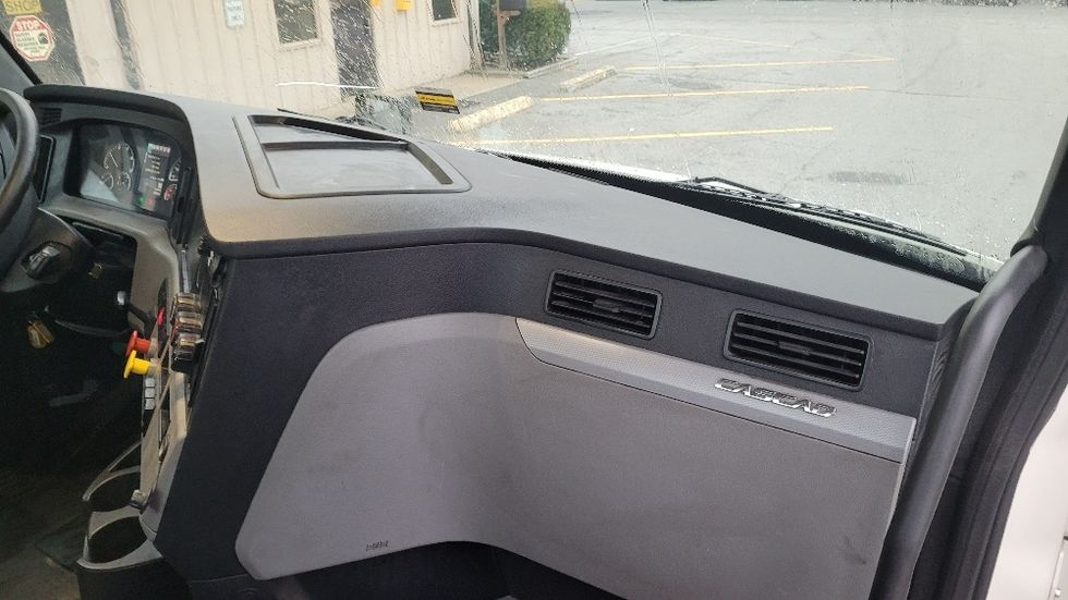 Day Cab Tractor-Heavy Duty Tractors-Freightliner-2018-T12664ST-Columbus-GA-594,816\n\t\tmiles-$ 34,750 - Image 13