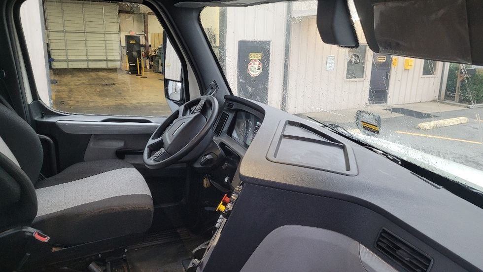 Day Cab Tractor-Heavy Duty Tractors-Freightliner-2018-T12664ST-Columbus-GA-594,816\n\t\tmiles-$ 34,750 - Image 14