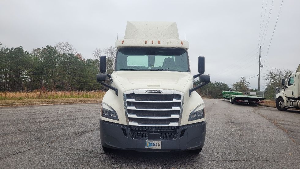 Day Cab Tractor-Heavy Duty Tractors-Freightliner-2018-T12664ST-Columbus-GA-594,816\n\t\tmiles-$ 34,750 - Image 2