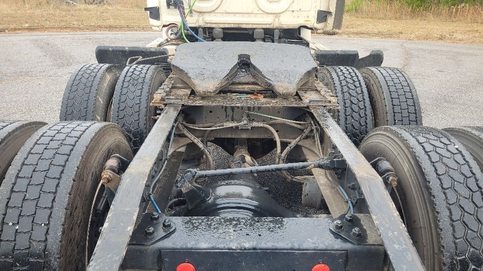 Day Cab Tractor-Heavy Duty Tractors-Freightliner-2018-T12664ST-Columbus-GA-594,816\n\t\tmiles-$ 34,750 - Image 6