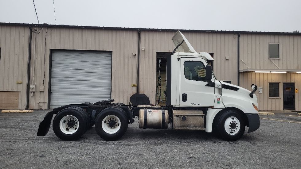 Day Cab Tractor-Heavy Duty Tractors-Freightliner-2018-T12664ST-Columbus-GA-594,816\n\t\tmiles-$ 34,750 - Image 8