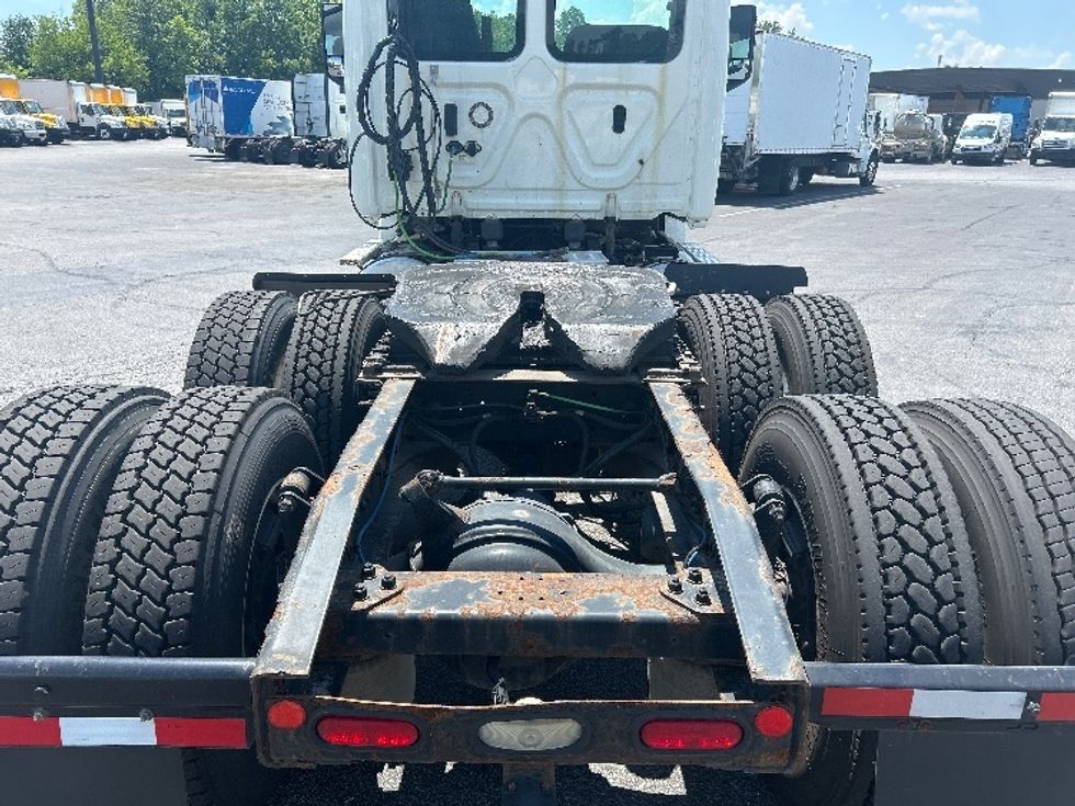 Day Cab Tractor-Heavy Duty Tractors-Freightliner-2018-T12664ST-Columbus-OH-299,046\n\t\tmiles-$ 47,500 - Image 6