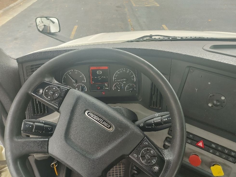 Day Cab Tractor-Heavy Duty Tractors-Freightliner-2018-T12664ST-Concord-NC-448,504\n\t\tmiles-$ 39,750 - Image 11