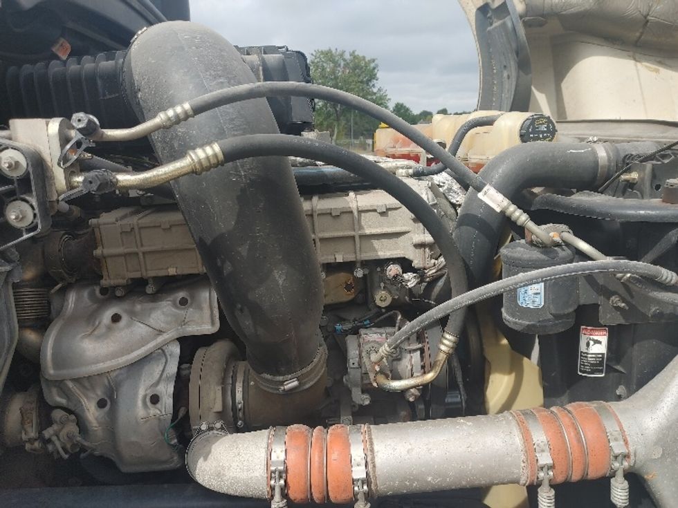 Day Cab Tractor-Heavy Duty Tractors-Freightliner-2018-T12664ST-Concord-NC-448,504\n\t\tmiles-$ 39,750 - Image 15