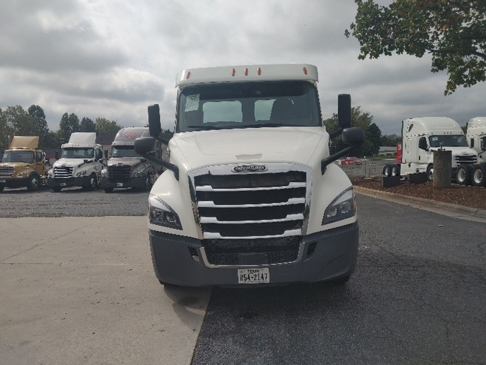 Day Cab Tractor-Heavy Duty Tractors-Freightliner-2018-T12664ST-Concord-NC-448,504\n\t\tmiles-$ 39,750 - Image 2