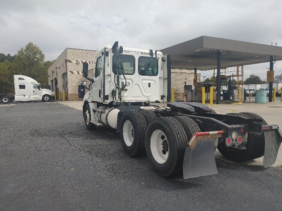 Day Cab Tractor-Heavy Duty Tractors-Freightliner-2018-T12664ST-Concord-NC-448,504\n\t\tmiles-$ 39,750 - Image 5