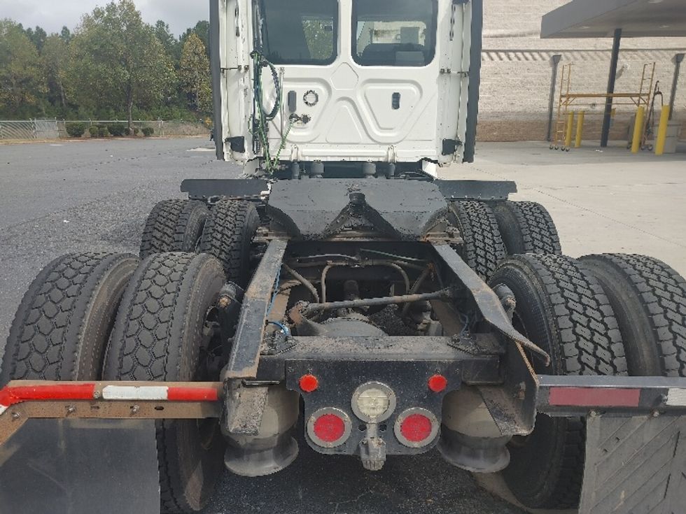 Day Cab Tractor-Heavy Duty Tractors-Freightliner-2018-T12664ST-Concord-NC-448,504\n\t\tmiles-$ 39,750 - Image 6