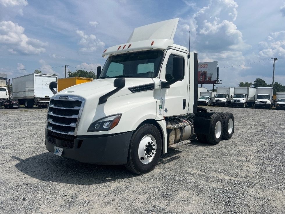 Day Cab Tractor-Heavy Duty Tractors-Freightliner-2018-T12664ST-Concord-NC-503,255\n\t\tmiles-$ 41,250 - Image 1