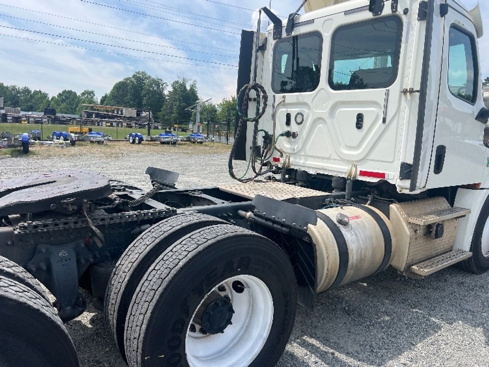 2018 Freightliner Cascadia 126" Day cab photo 15