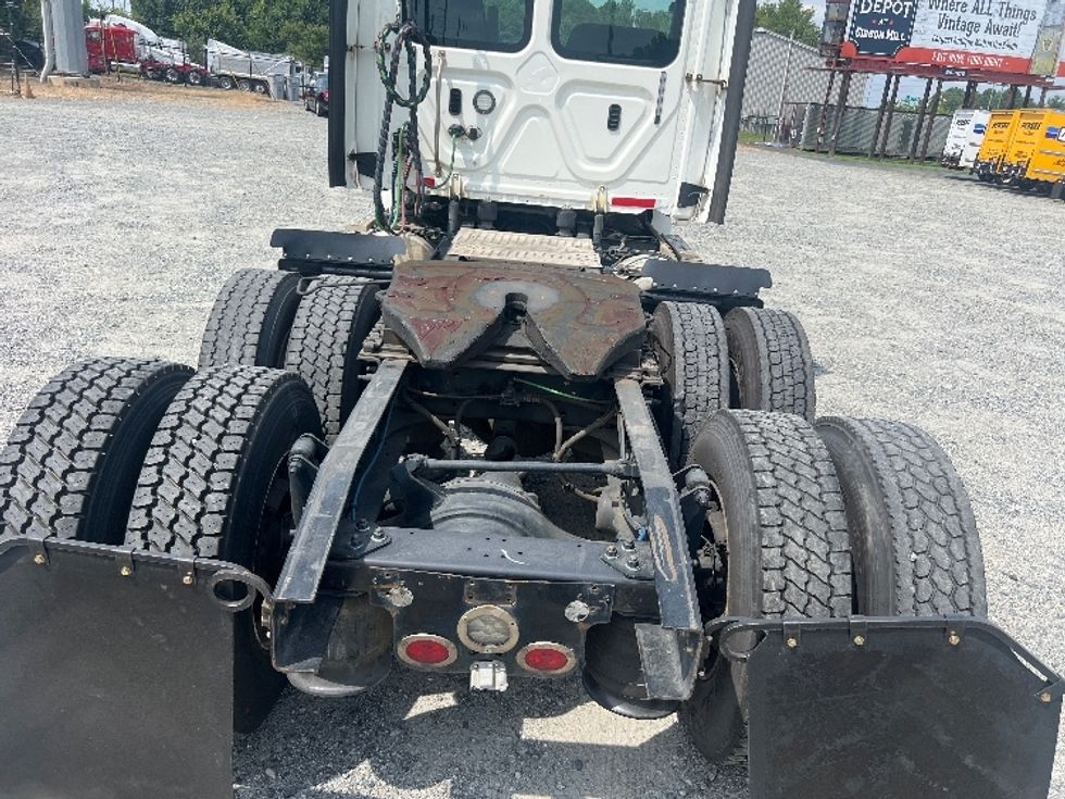 2018 Freightliner Cascadia 126" Day cab photo 6