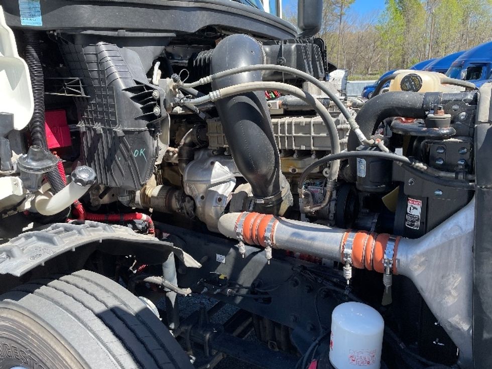 Day Cab Tractor-Heavy Duty Tractors-Freightliner-2018-T12664ST-Conover-NC-394,378\n\t\tmiles-$ 46,000 - Image 15