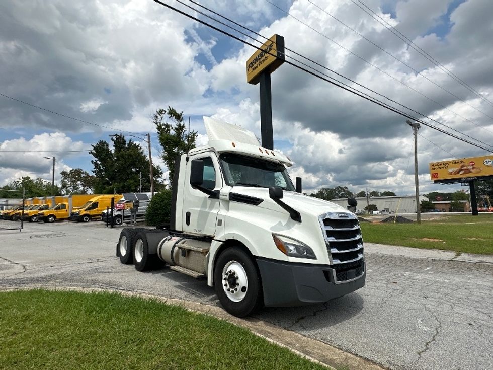 Day Cab Tractor-Heavy Duty Tractors-Freightliner-2018-T12664ST-Conyers-GA-241,982\n\t\tmiles-$ 52,750 - Image 1