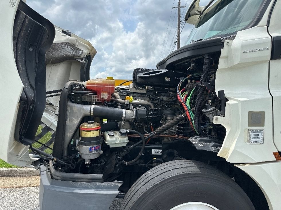 Day Cab Tractor-Heavy Duty Tractors-Freightliner-2018-T12664ST-Conyers-GA-241,982\n\t\tmiles-$ 52,750 - Image 16