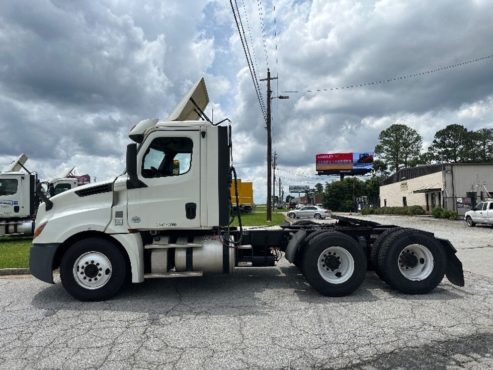 Day Cab Tractor-Heavy Duty Tractors-Freightliner-2018-T12664ST-Conyers-GA-241,982\n\t\tmiles-$ 52,750 - Image 4