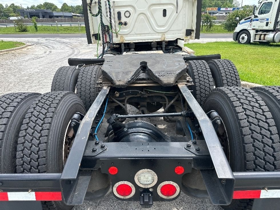 Day Cab Tractor-Heavy Duty Tractors-Freightliner-2018-T12664ST-Conyers-GA-241,982\n\t\tmiles-$ 52,750 - Image 6