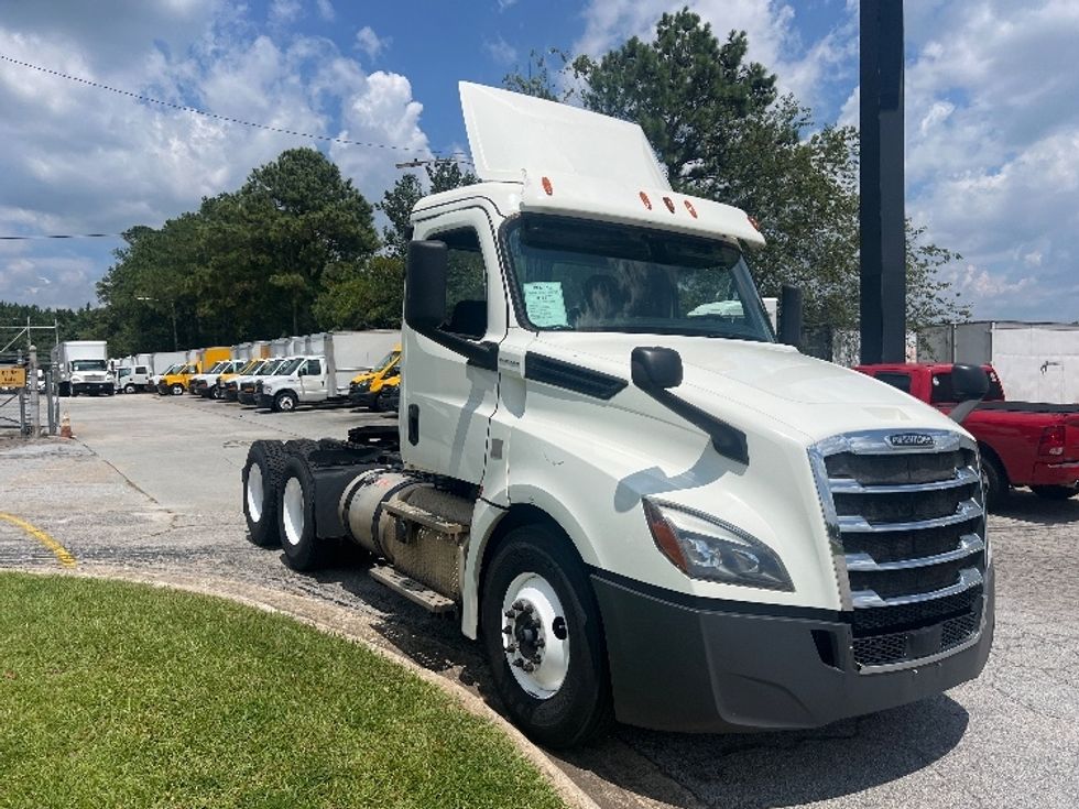 Day Cab Tractor-Heavy Duty Tractors-Freightliner-2018-T12664ST-Conyers-GA-504,064\n\t\tmiles-$ 43,750 - Image 1