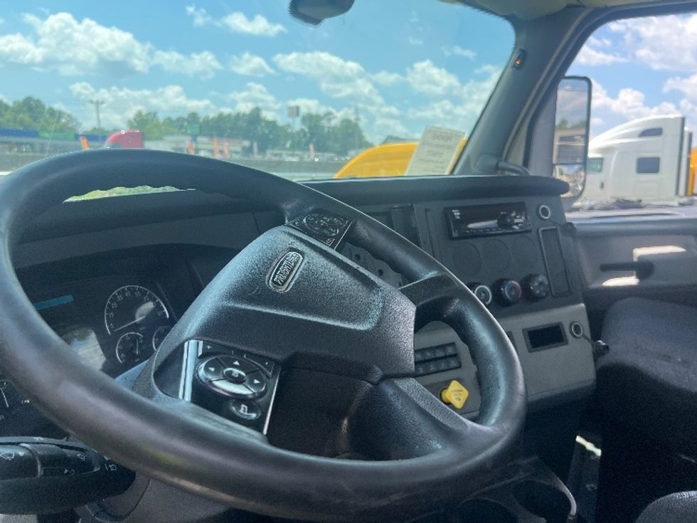 Day Cab Tractor-Heavy Duty Tractors-Freightliner-2018-T12664ST-Conyers-GA-504,064\n\t\tmiles-$ 43,750 - Image 10