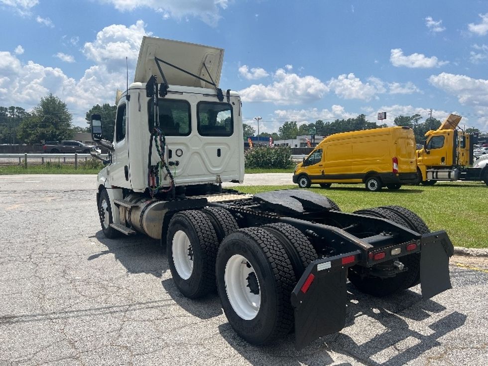 Day Cab Tractor-Heavy Duty Tractors-Freightliner-2018-T12664ST-Conyers-GA-504,064\n\t\tmiles-$ 43,750 - Image 5