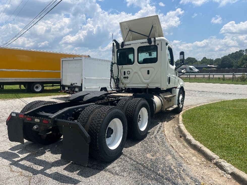 Day Cab Tractor-Heavy Duty Tractors-Freightliner-2018-T12664ST-Conyers-GA-504,064\n\t\tmiles-$ 43,750 - Image 7
